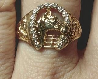 10K Gold & Diamond Horse Shoe Ring