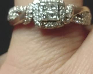 10K Gold & Diamond Ring 1/2 ct tw