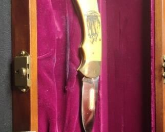 1983 Puma Spirit of Massachusetts Scrimshaw Handle Knife in Presentation Box Model 715 39 of 500