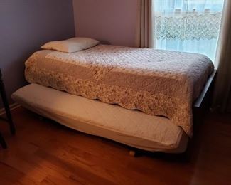 trundle bed from approx 1940s