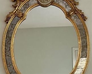 Oval Mirror w Medallion 