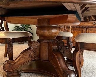 Michael Amini Dining Table w Leaf and 4 Chairs
Michael Amini Hutch
