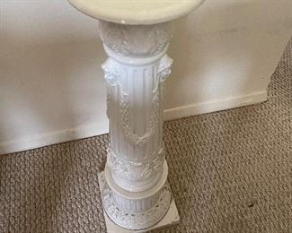 Ceramic pedastal.