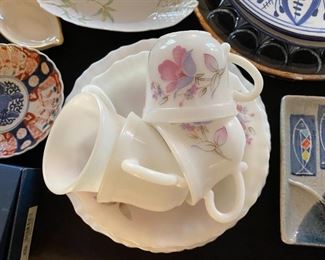 Assorted china and porcelain pieces.