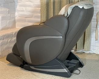 Brookstone OSIM OS-7430 uAstro Massage Chair	46 x 33 x 58in	HxWxD
