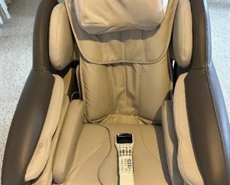Brookstone OSIM OS-7430 uAstro Massage Chair	46 x 33 x 58in	HxWxD

