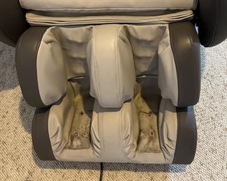 Brookstone OSIM OS-7430 uAstro Massage Chair	46 x 33 x 58in	HxWxD
