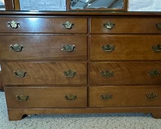 Ethan Allen Baumritter 8 Drawer Dresser Solid Maple	34 x 54.5 x 19.25in	HxWxD
