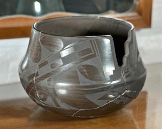 AS-IS Carlos Sunrise Dunlap San Ildefonso Pueblo Black on Black Pot Native American Vintage	8 x 8in diameter at opening	
