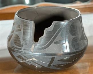 AS-IS Carlos Sunrise Dunlap San Ildefonso Pueblo Black on Black Pot Native American Vintage	8 x 8in diameter at opening	
