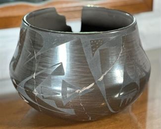 AS-IS Carlos Sunrise Dunlap San Ildefonso Pueblo Black on Black Pot Native American Vintage	8 x 8in diameter at opening	
