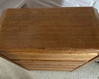 Arbek 5-Drawer Oak Dresser	49.75 x 36.25 x 17in	HxWxD
