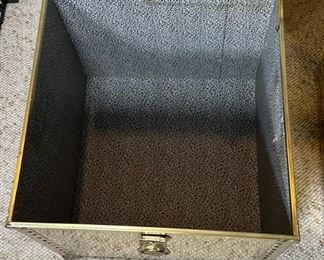 2pc Vintage Polished Brass Trunks End Tables PAIR	22 x 18.5 x 18.5in	HxWxD
