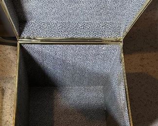 2pc Vintage Polished Brass Trunks End Tables PAIR	22 x 18.5 x 18.5in	HxWxD
