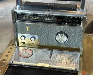 Zenith Trans-Oceanic Royal 1000 Shortwave Radio Vintage Transistor	10 x 12.5 x 5in	HxWxD
