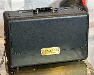 Zenith Trans-Oceanic B600 Tube Shortwave Radio	11.5 x 17.2,5 x 8in	HxWxD
