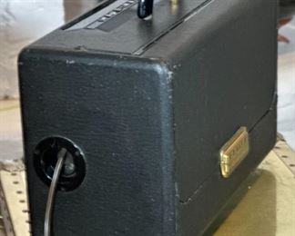 Zenith Trans-Oceanic B600 Tube Shortwave Radio	11.5 x 17.2,5 x 8in	HxWxD
