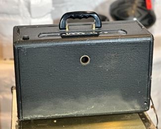 Zenith Trans-Oceanic B600 Tube Shortwave Radio	11.5 x 17.2,5 x 8in	HxWxD
