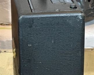 Zenith Trans-Oceanic B600 Tube Shortwave Radio	11.5 x 17.2,5 x 8in	HxWxD
