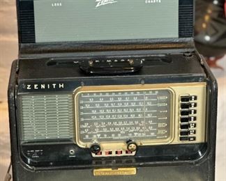 Zenith Trans-Oceanic B600 Tube Shortwave Radio	11.5 x 17.2,5 x 8in	HxWxD
