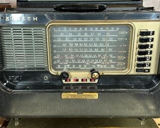 Zenith Trans-Oceanic B600 Tube Shortwave Radio	11.5 x 17.2,5 x 8in	HxWxD
