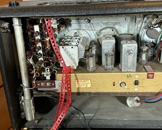 Zenith Trans-Oceanic B600 Tube Shortwave Radio	11.5 x 17.2,5 x 8in	HxWxD
