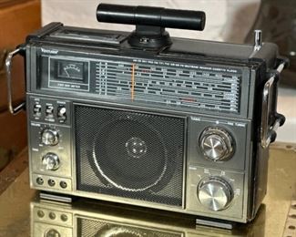Vintage Venturer 2959-2C Multiband Receiver Radio w Cassette Player	11 x 14 x 5in	HxWxD
