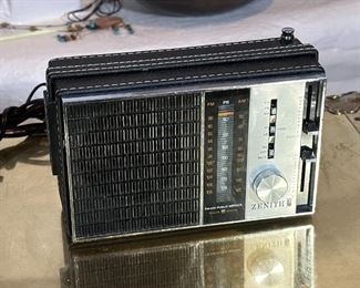 Vintage Zenith R75-Y2 Chassis 26-1 Portable Transistor Radio	5.25 x 8.5 x 3.25in	HxWxD
