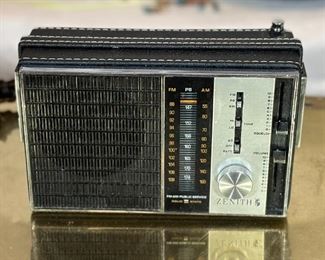 Vintage Zenith R75-Y2 Chassis 26-1 Portable Transistor Radio	5.25 x 8.5 x 3.25in	HxWxD
