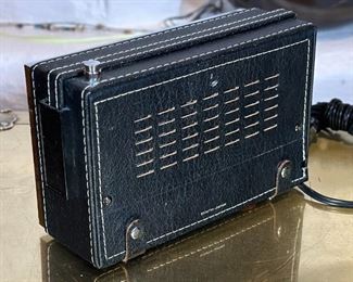 Vintage Zenith R75-Y2 Chassis 26-1 Portable Transistor Radio	5.25 x 8.5 x 3.25in	HxWxD
