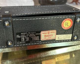 Vintage Zenith R75-Y2 Chassis 26-1 Portable Transistor Radio	5.25 x 8.5 x 3.25in	HxWxD
