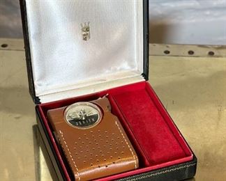 Zenith Royal 50 Red & White AM Transistor Radio Leather Case  in Box	Box: 2.5 x 6.2,5 x 6.25in	HxWxD
