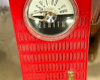 Zenith Royal 50 Red & White AM Transistor Radio Leather Case  in Box	Box: 2.5 x 6.2,5 x 6.25in	HxWxD
