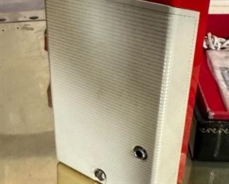 Zenith Royal 50 Red & White AM Transistor Radio Leather Case  in Box	Box: 2.5 x 6.2,5 x 6.25in	HxWxD
