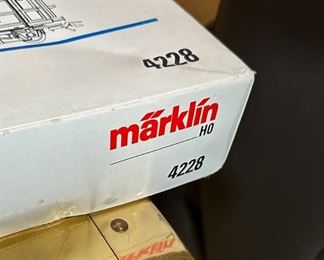 Marklin HO 4228 Rheingold 5 Car Passenger  H0 Train Set Märklin Express	Box: 2x25.25x9.5in	HxWxD
