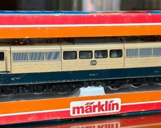 Marklin 3357 HO DB BR103 Electric Locomotive Blue/Cream Toy Train  Märklin	box: 2x10.5x4in	HxWxD
