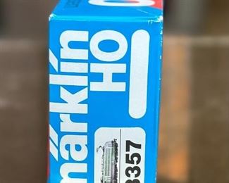 Marklin 3357 HO DB BR103 Electric Locomotive Blue/Cream Toy Train  Märklin	box: 2x10.5x4in	HxWxD
