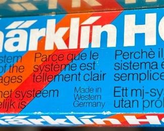 Marklin 3060  HO Scale Santa Fe Diesel Locomotive Toy Train Märklin	Box: 2x9.25x3.75	HxWxD
