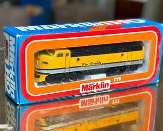 Marklin  3062 HO F7 Classic Diesel RIO GRAND Locomotive Toy Train Märklin	Box: 2x9.5x3.75	HxWxD
