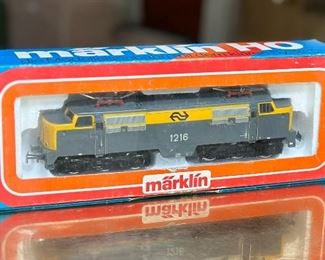 Marklin 3055 HO Scale Electric Locomotive Toy Train Märklin 1216	Box: 2x10.5x3.75	HxWxD
