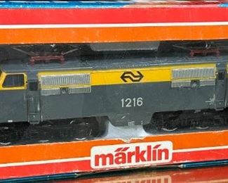 Marklin 3055 HO Scale Electric Locomotive Toy Train Märklin 1216	Box: 2x10.5x3.75	HxWxD
