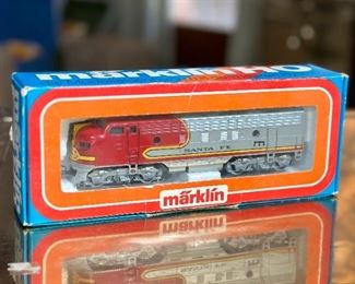 Marklin 4060 Santa Fe Diesel Dummy locomotive F7, original box Toy Train Märklin	Box: 2x9.25x3.75in	HxWxD
