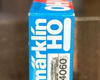 Marklin 4060 Santa Fe Diesel Dummy locomotive F7, original box Toy Train Märklin	Box: 2x9.25x3.75in	HxWxD
