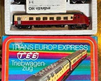 Marklin 3071 HO Trans Europe Express Set w/Add-On Passenger Car Toy Train Märklin	Box: 2x11x10in	HxWxD
