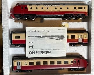 Marklin 3071 HO Trans Europe Express Set w/Add-On Passenger Car Toy Train Märklin	Box: 2x11x10in	HxWxD
