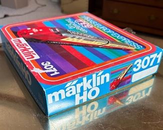 Marklin 3071 HO Trans Europe Express Set w/Add-On Passenger Car Toy Train Märklin	Box: 2x11x10in	HxWxD
