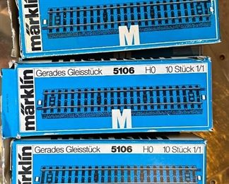 15 Boxes of Marklin HO 5106 Straight Track 10 per box Toy Train Märklin	150 pieces	

