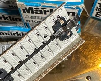 15 Boxes of Marklin HO 5106 Straight Track 10 per box Toy Train Märklin	150 pieces	
