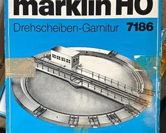 Marklin 7186 Turntable In Original Box Toy Train Märklin	2x15.5x15.5in	HxWxD
