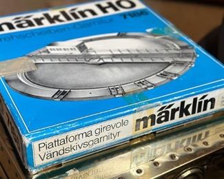 Marklin 7186 Turntable In Original Box Toy Train Märklin	2x15.5x15.5in	HxWxD

